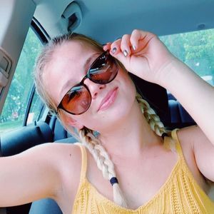 Meet your Posher, Sabrina